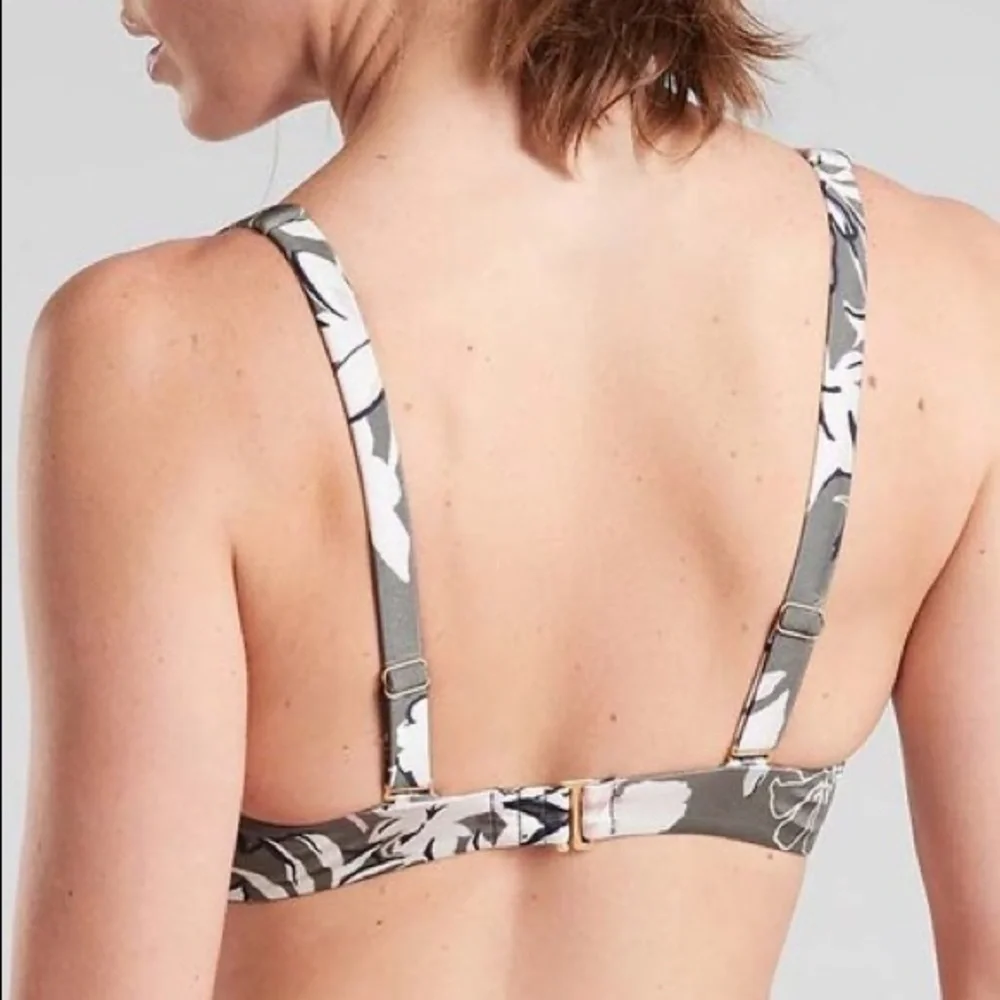 -‎ NWT Athleta Aqualuxe Wildflower Bikini Top size medium